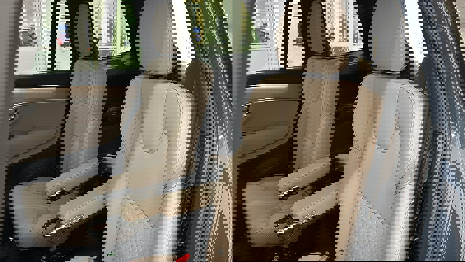 New 2026 Volvo XC90 T8 Plus w/ Protection Package Premier image 26