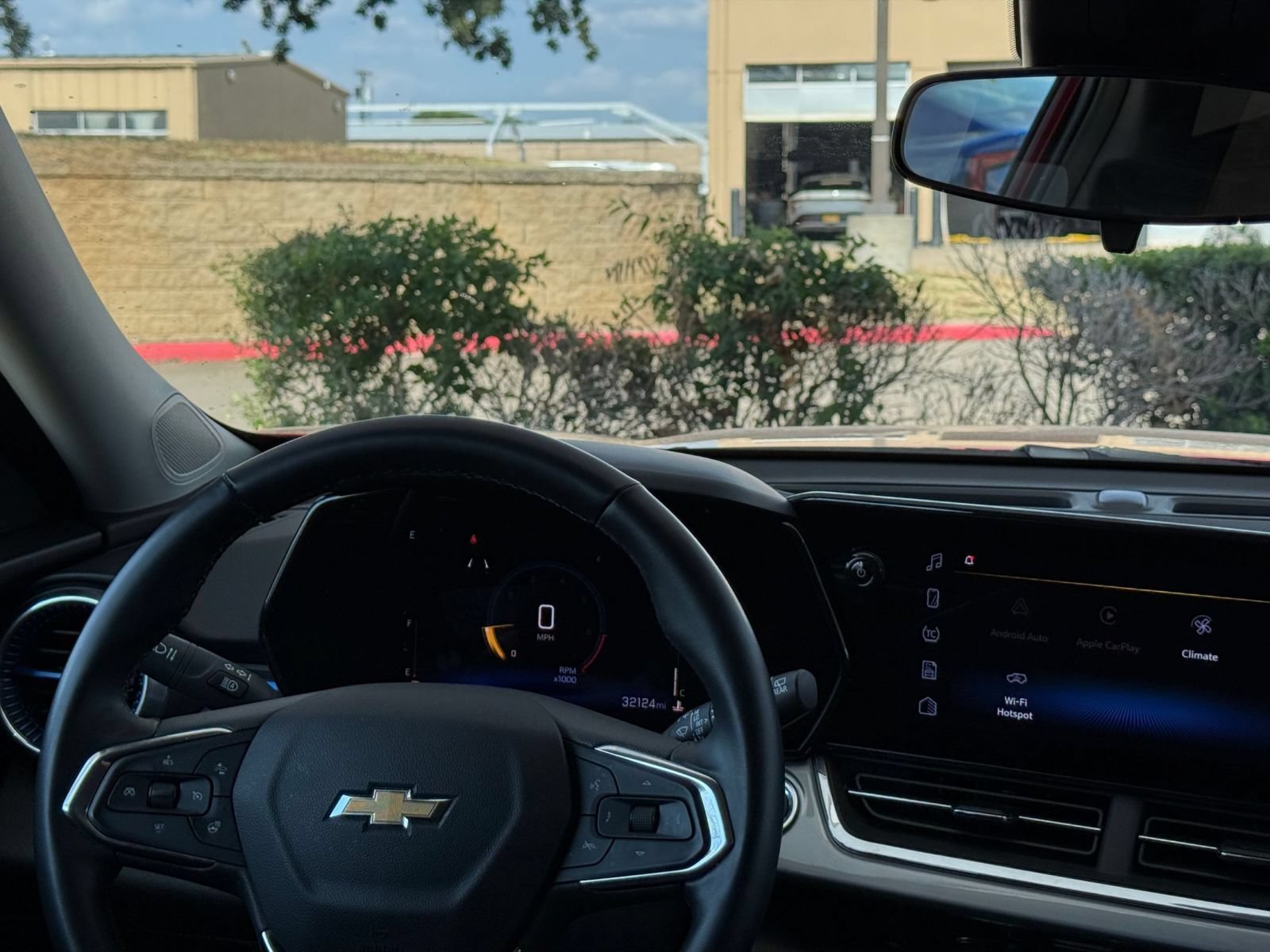 Used 2025 Chevrolet Trax LT w/ LT Convenience Package FWD image 34