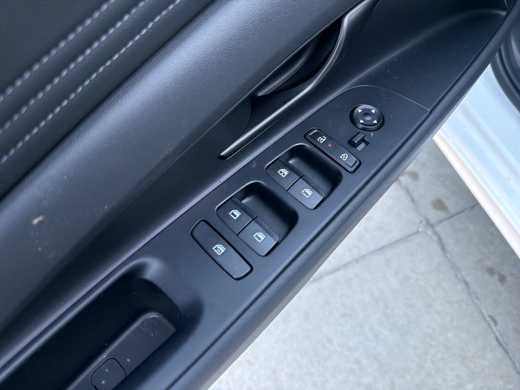 New 2026 Hyundai Elantra SEL Sport FWD image 16