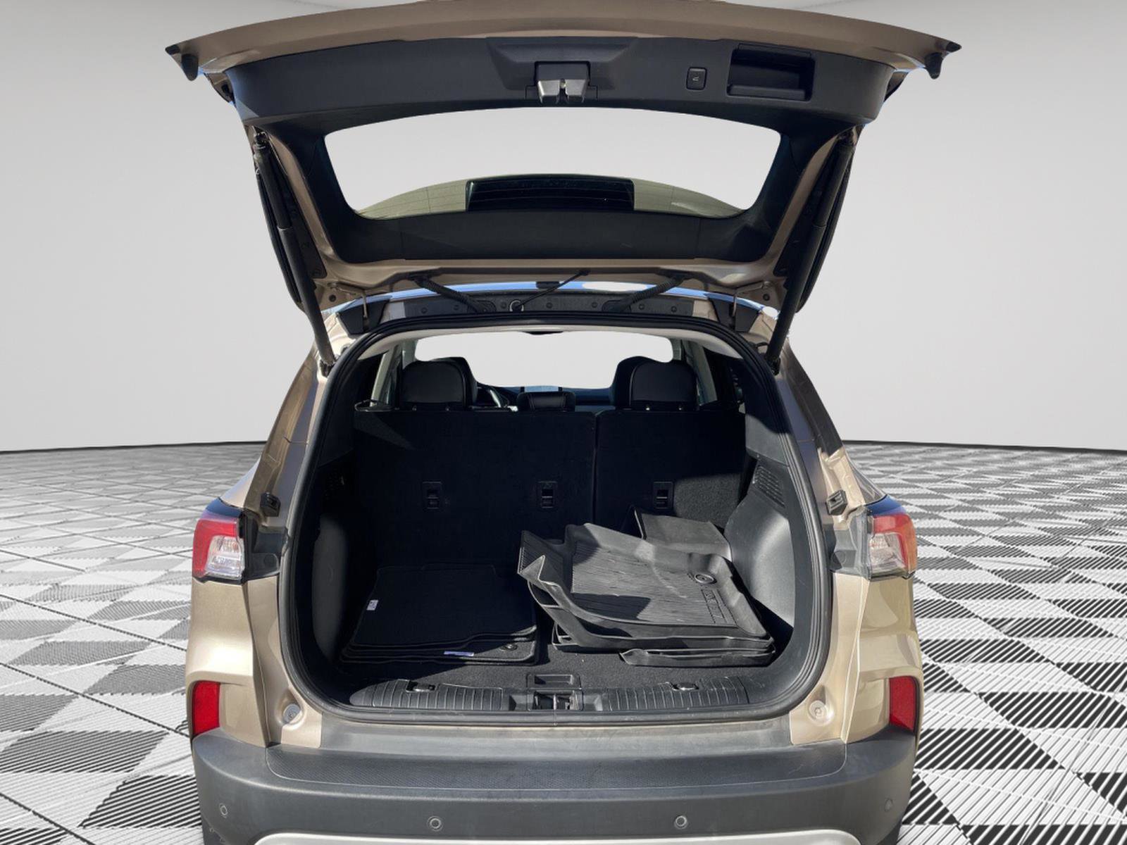 Used 2021 Ford Escape Titanium w/ Class II Trailer Tow Package image 26