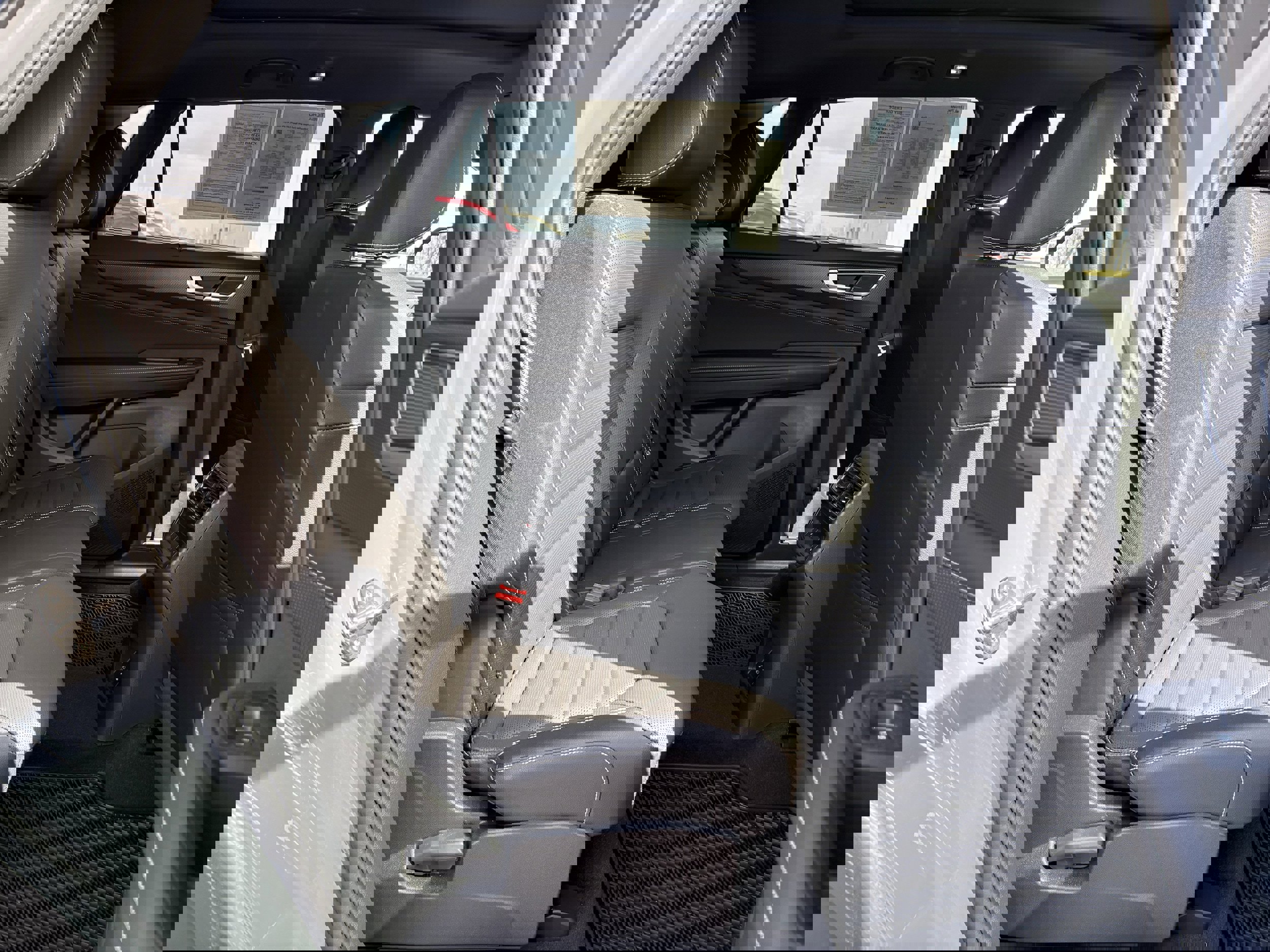 Used 2025 Volkswagen Atlas Cross Sport SEL R-Line image 31