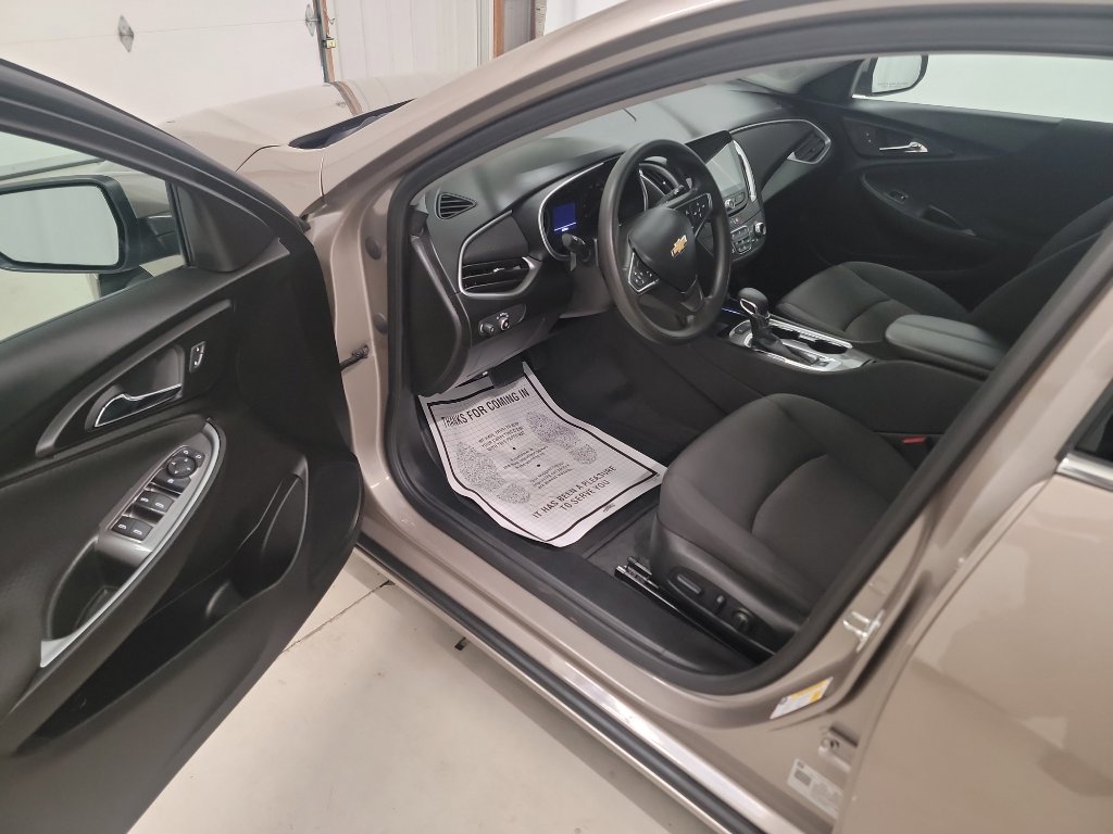 Used 2025 Chevrolet Malibu LT image 16