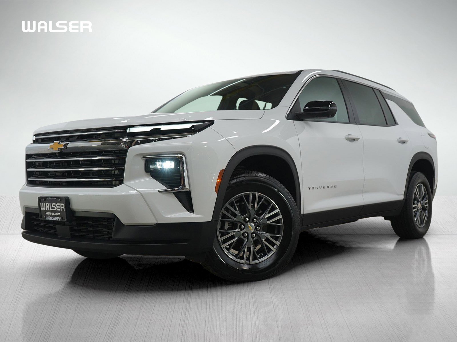 Used 2024 Chevrolet Traverse LT image 1