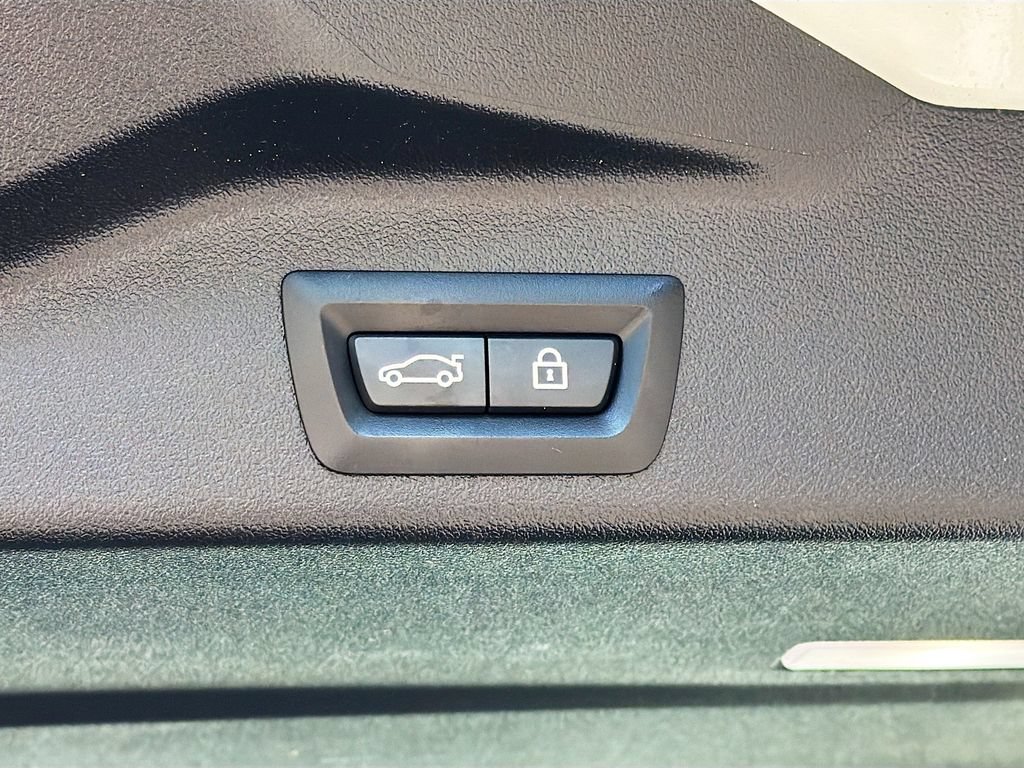 Used 2021 BMW X5 sDrive40i w/ M Sport Package RWD image 12