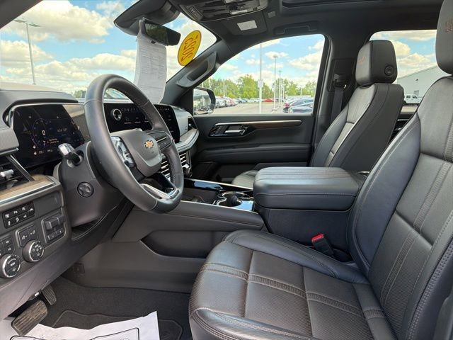 Used 2025 Chevrolet Suburban High Country AWD/4WD image 17