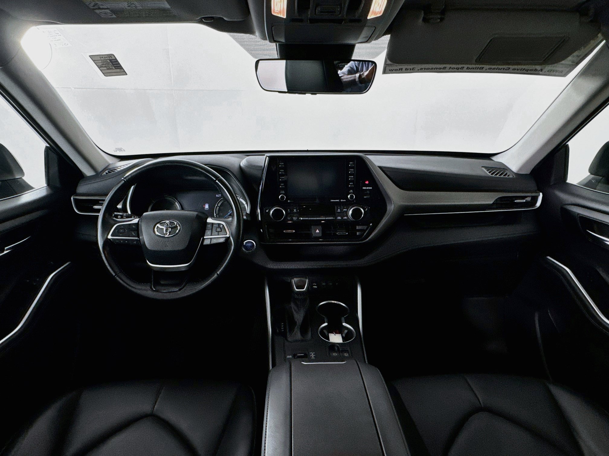 Used 2022 Toyota Highlander XLE AWD/4WD image 25