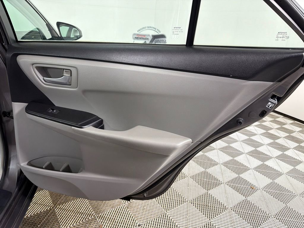 Used 2017 Toyota Camry LE image 16