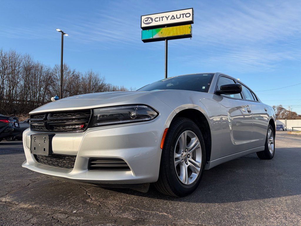 Used 2023 Dodge Charger SXT image 2