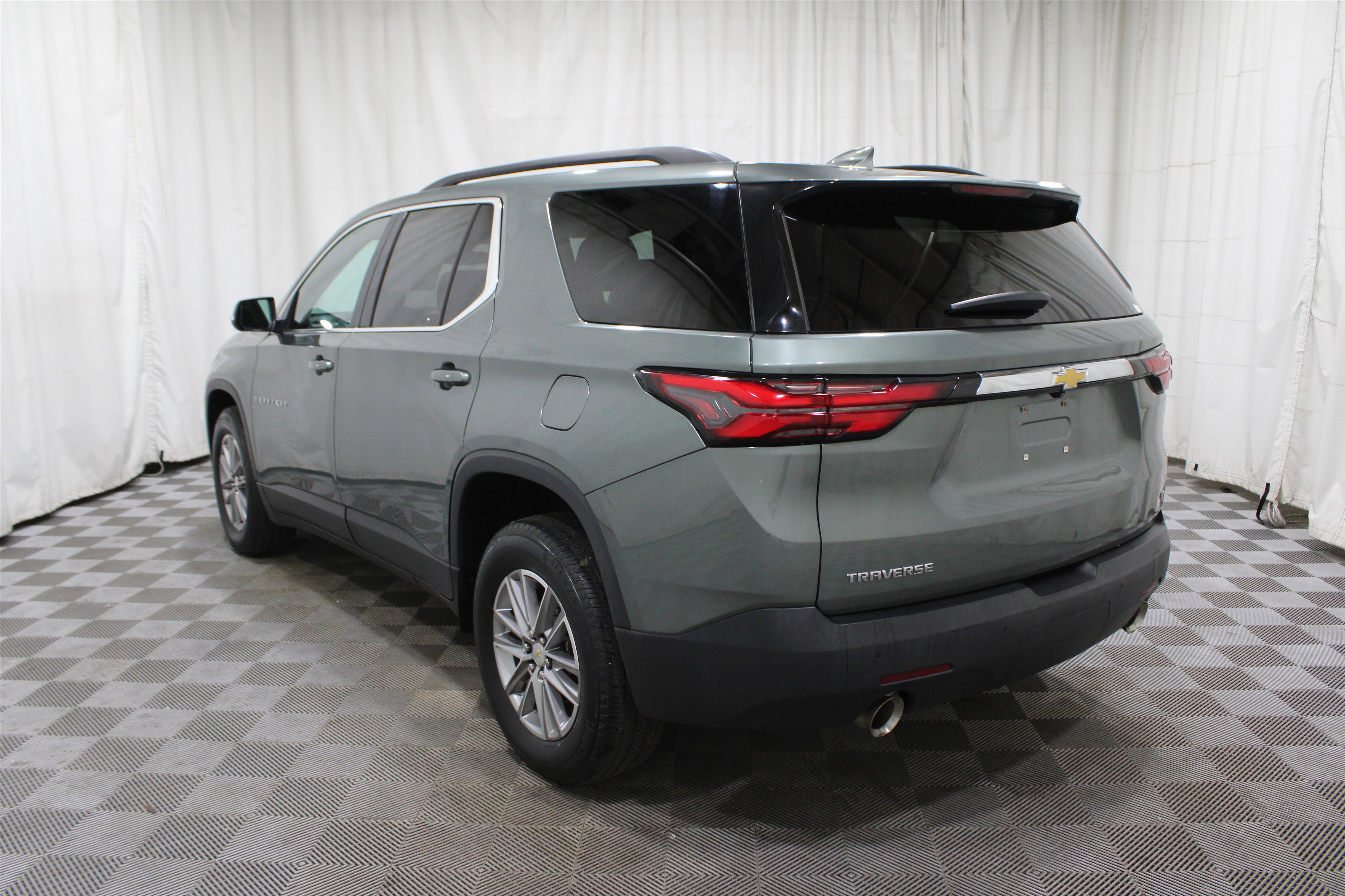 Used 2023 Chevrolet Traverse LT image 38