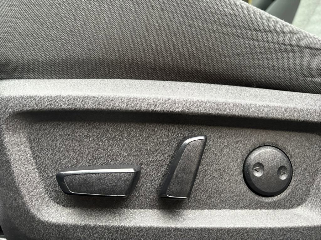 Used 2023 Nissan Rogue SV image 11