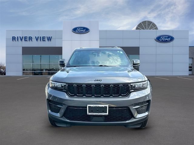 Used 2024 Jeep Grand Cherokee Altitude AWD/4WD image 2