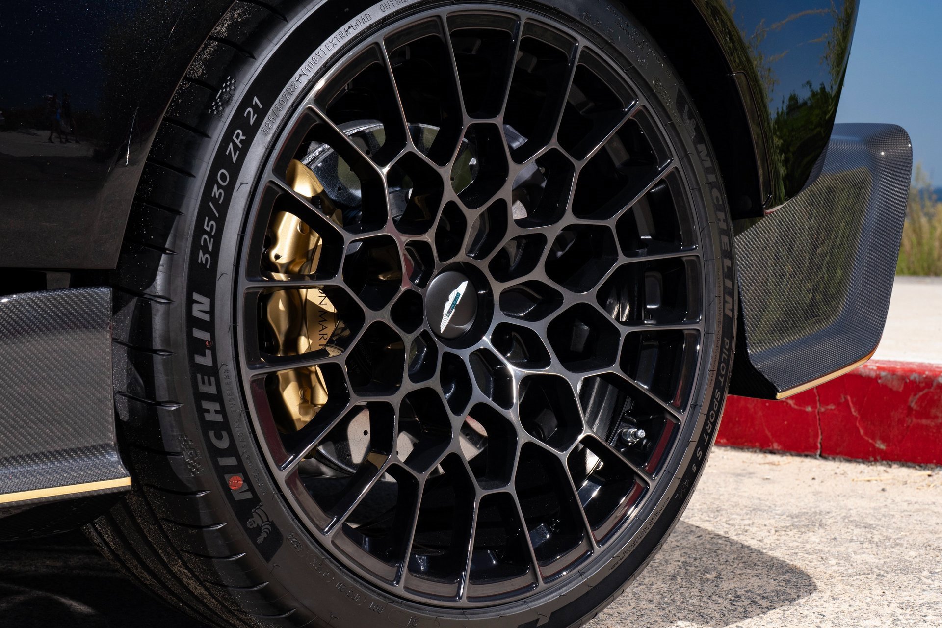 Used 2024 Aston Martin Valour image 26