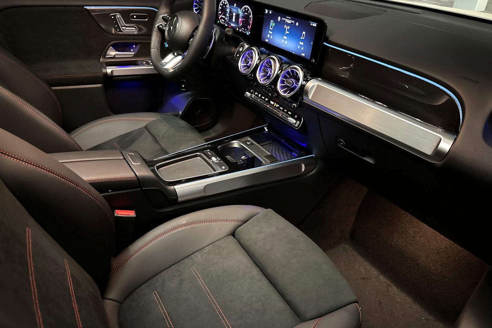 New 2025 Mercedes-Benz GLB 35 AMG 4MATIC image 26