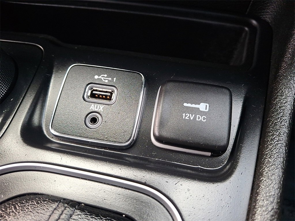 Used 2021 Jeep Cherokee Latitude Lux w/ Comfort/Convenience Group image 25