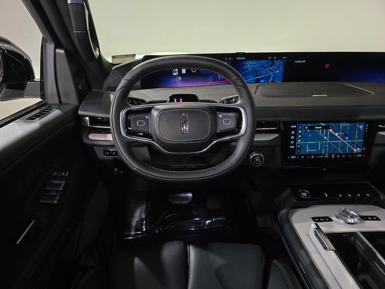 New 2025 Lincoln Navigator Reserve w/ Jet Appearance Package AWD/4WD image 23
