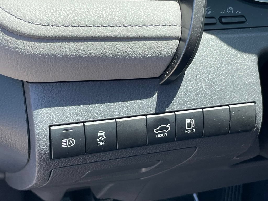 Used 2022 Toyota Camry LE FWD image 12