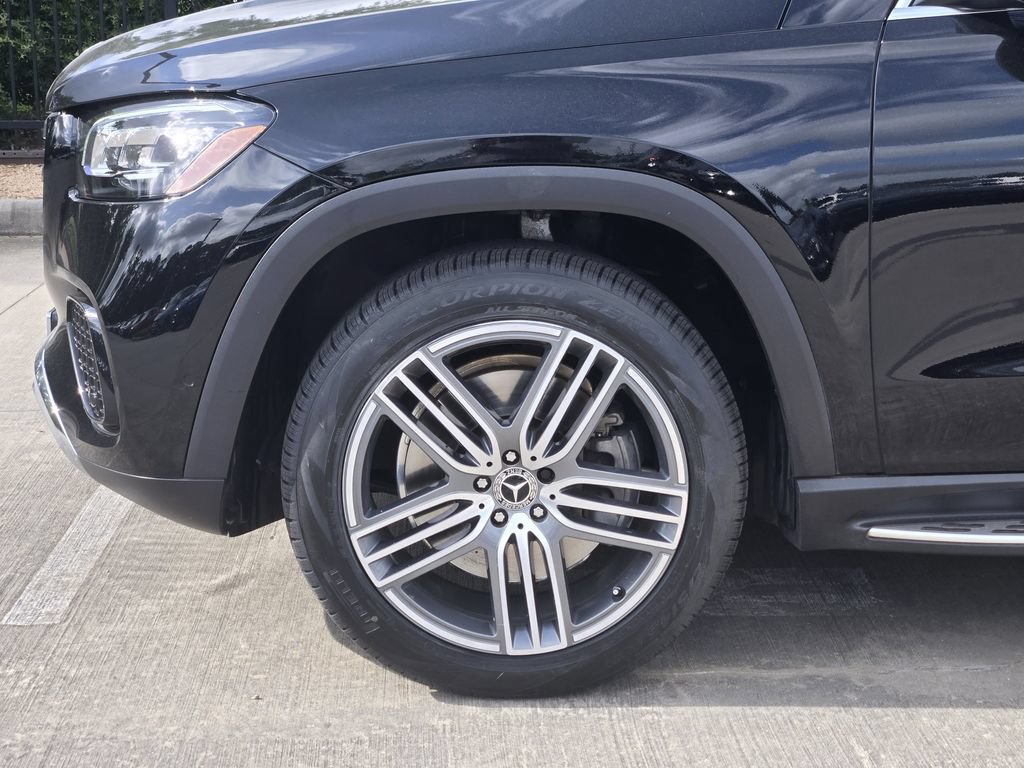 Used 2024 Mercedes-Benz GLS 450 4MATIC image 9