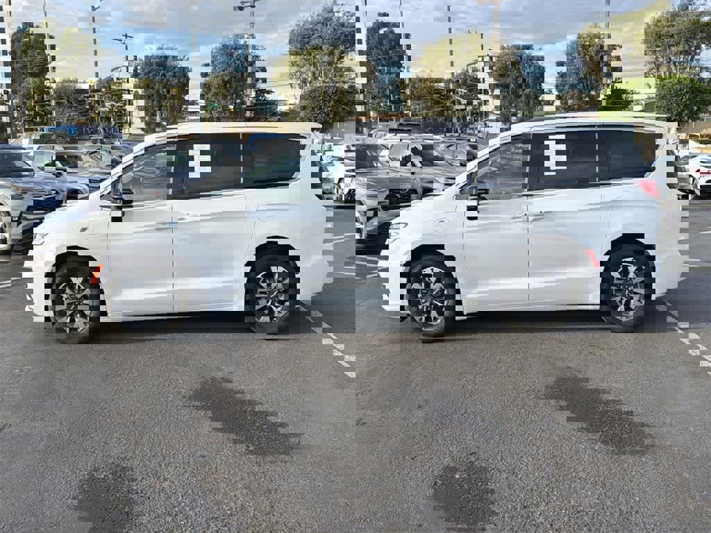 Used 2024 Chrysler Pacifica Select image 7