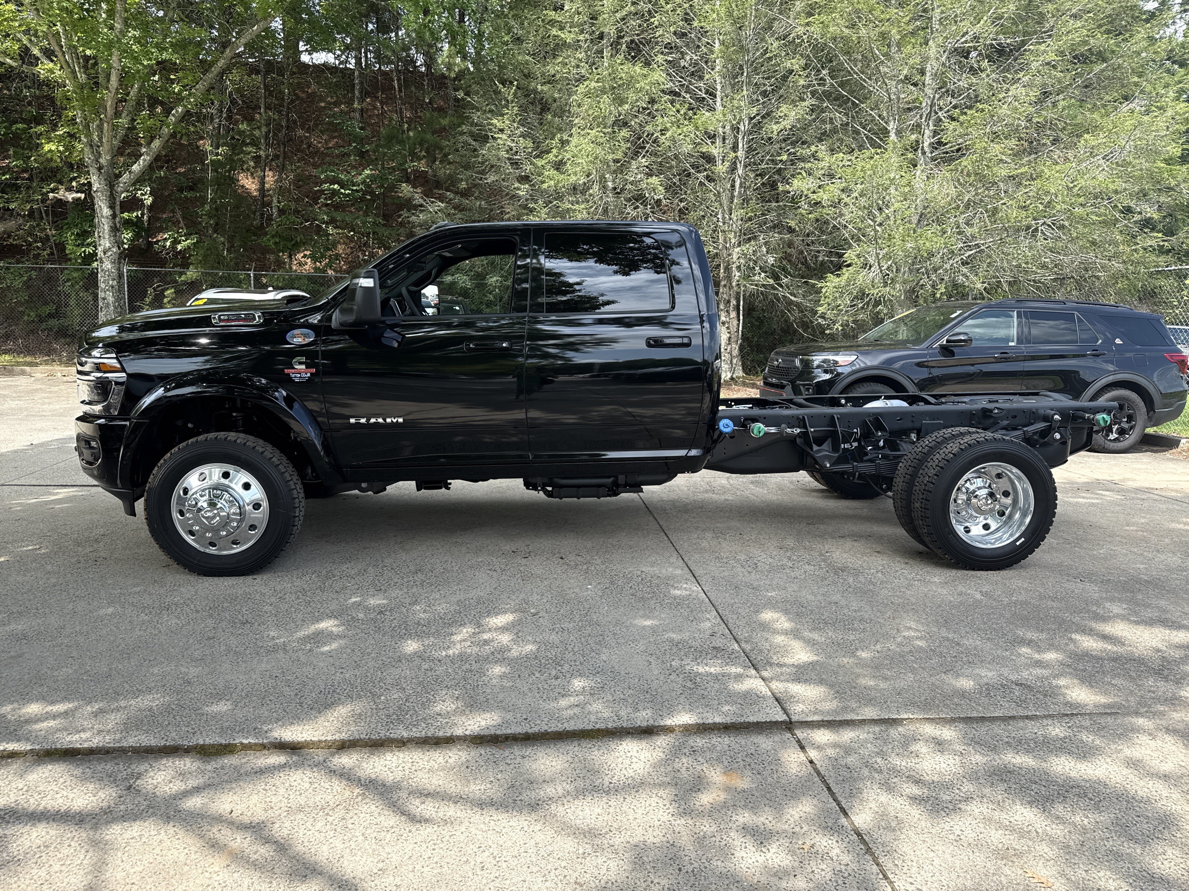 New 2026 RAM 5500 4x4 Crew Cab w/ Laramie Trim Package image 4