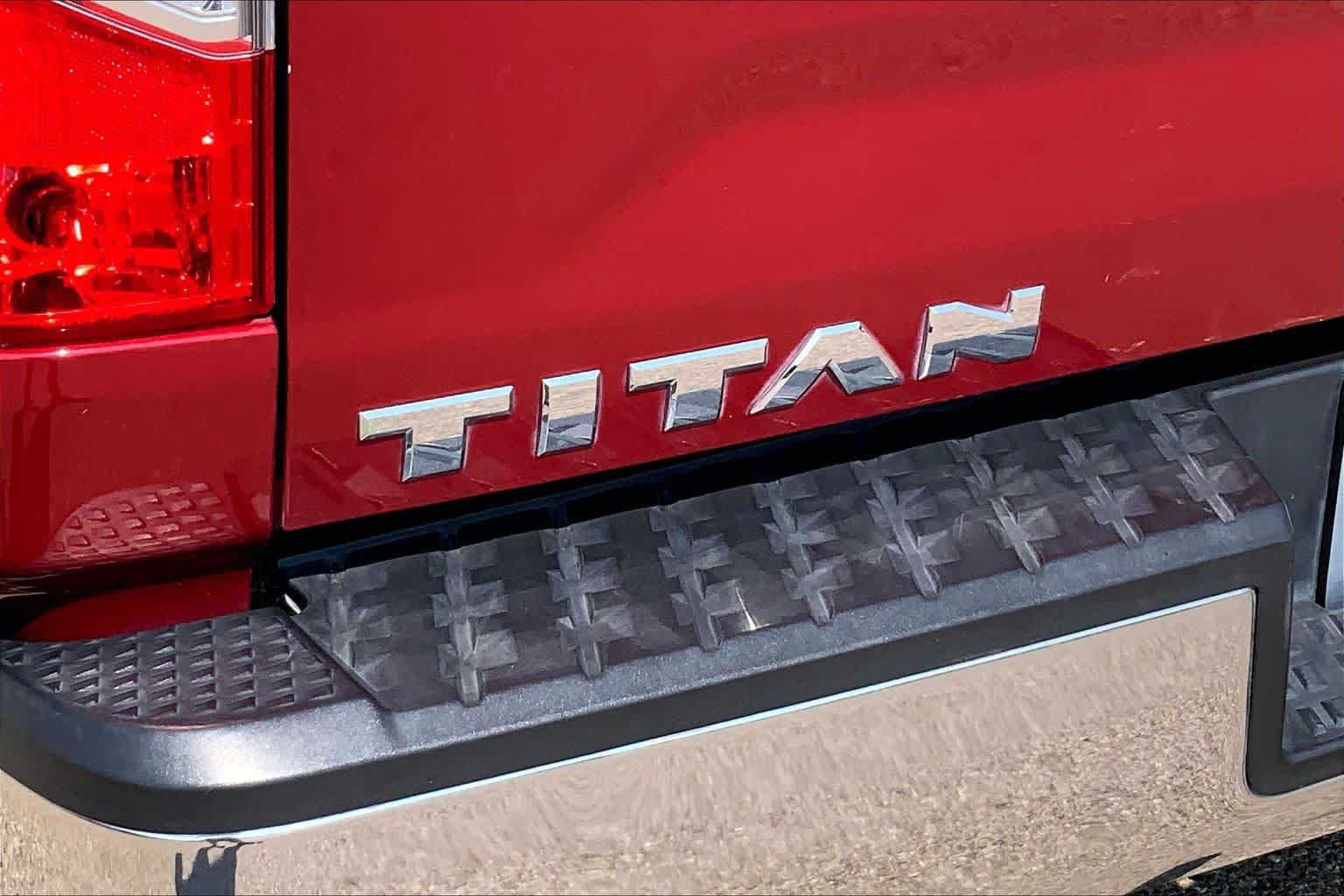 Used 2017 Nissan Titan SV RWD image 10