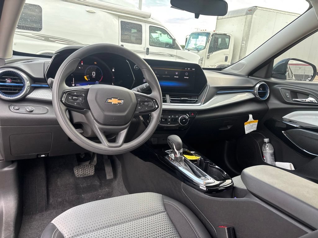 Used 2026 Chevrolet Trax LT FWD image 12