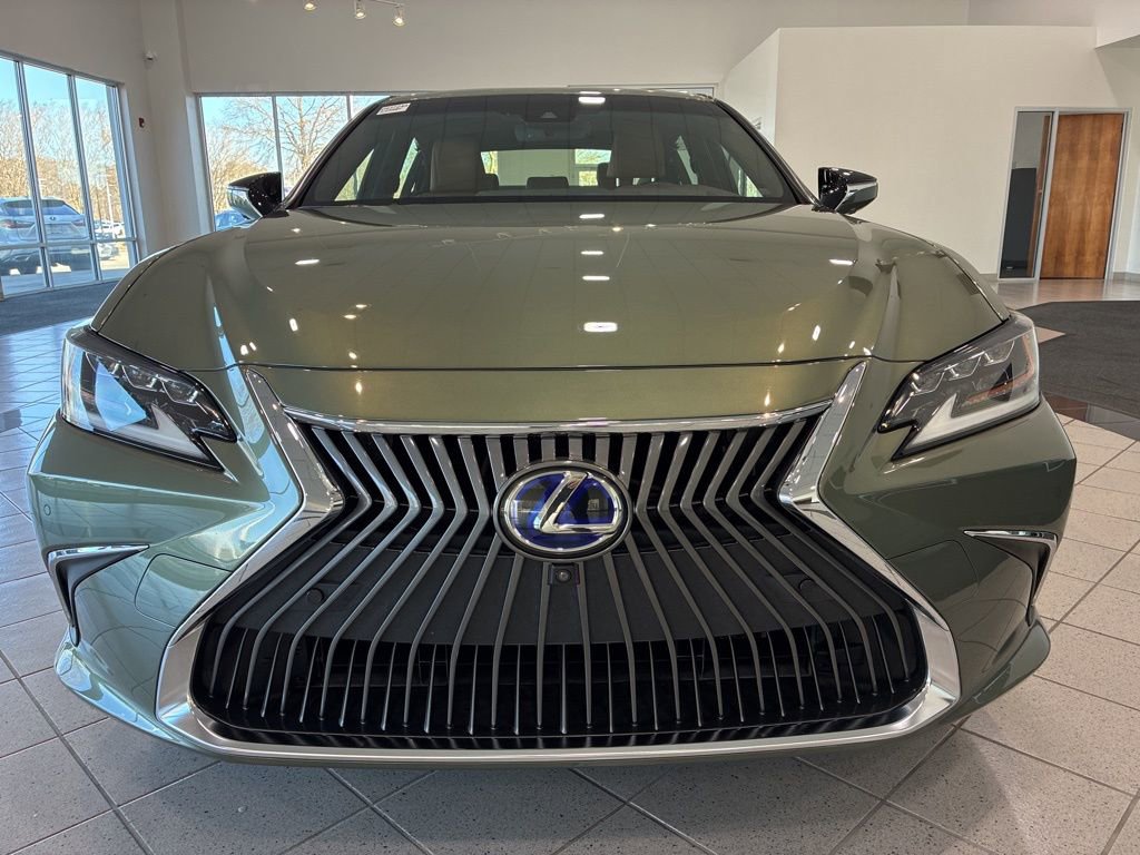 Certified 2019 Lexus ES 300h Ultra Luxury image 3