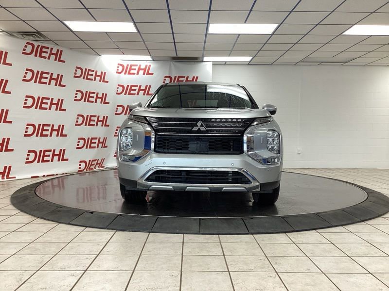 Used 2022 Mitsubishi Outlander SE AWD/4WD image 2