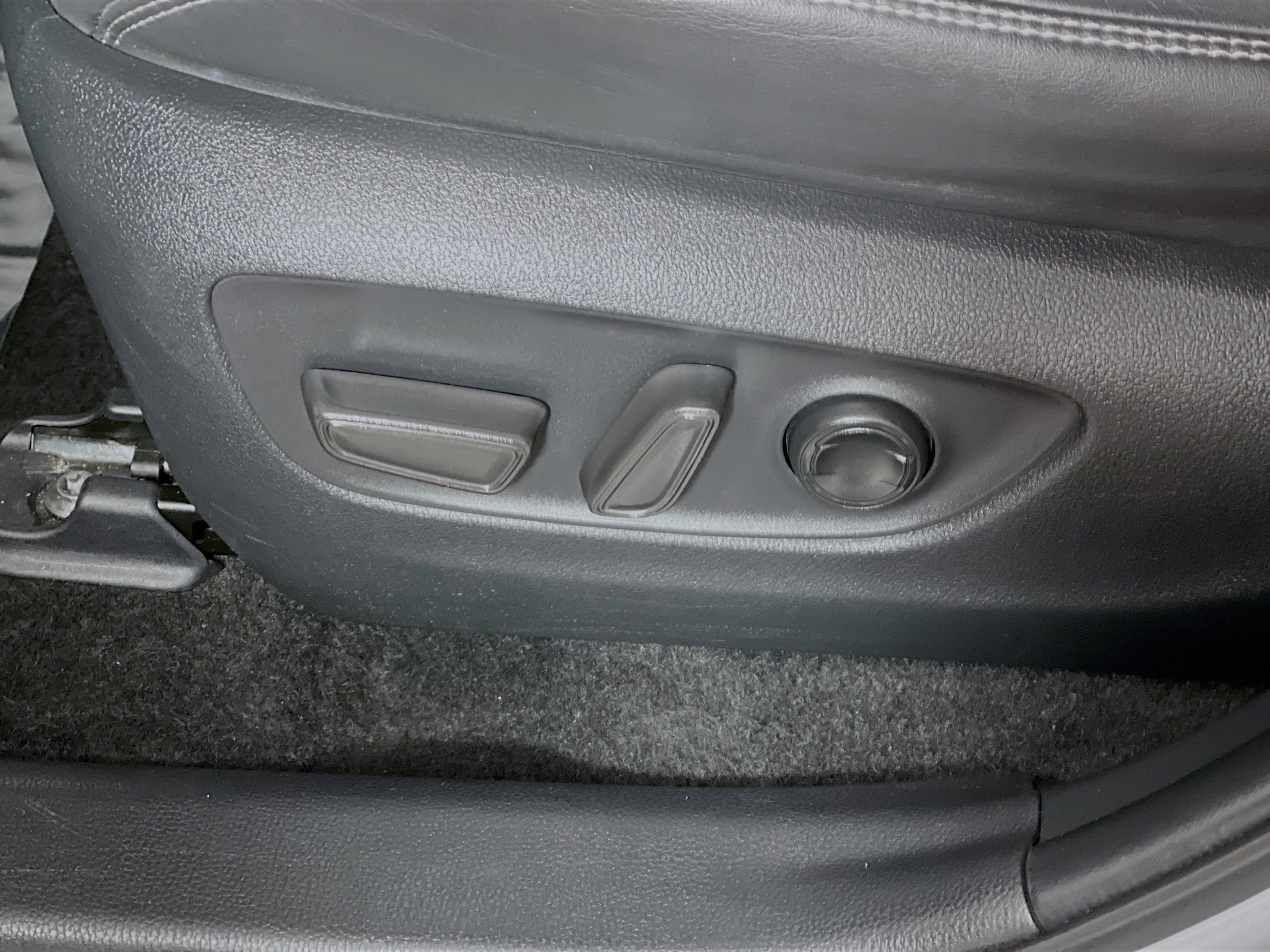 Used 2022 Toyota RAV4 XLE Premium image 16