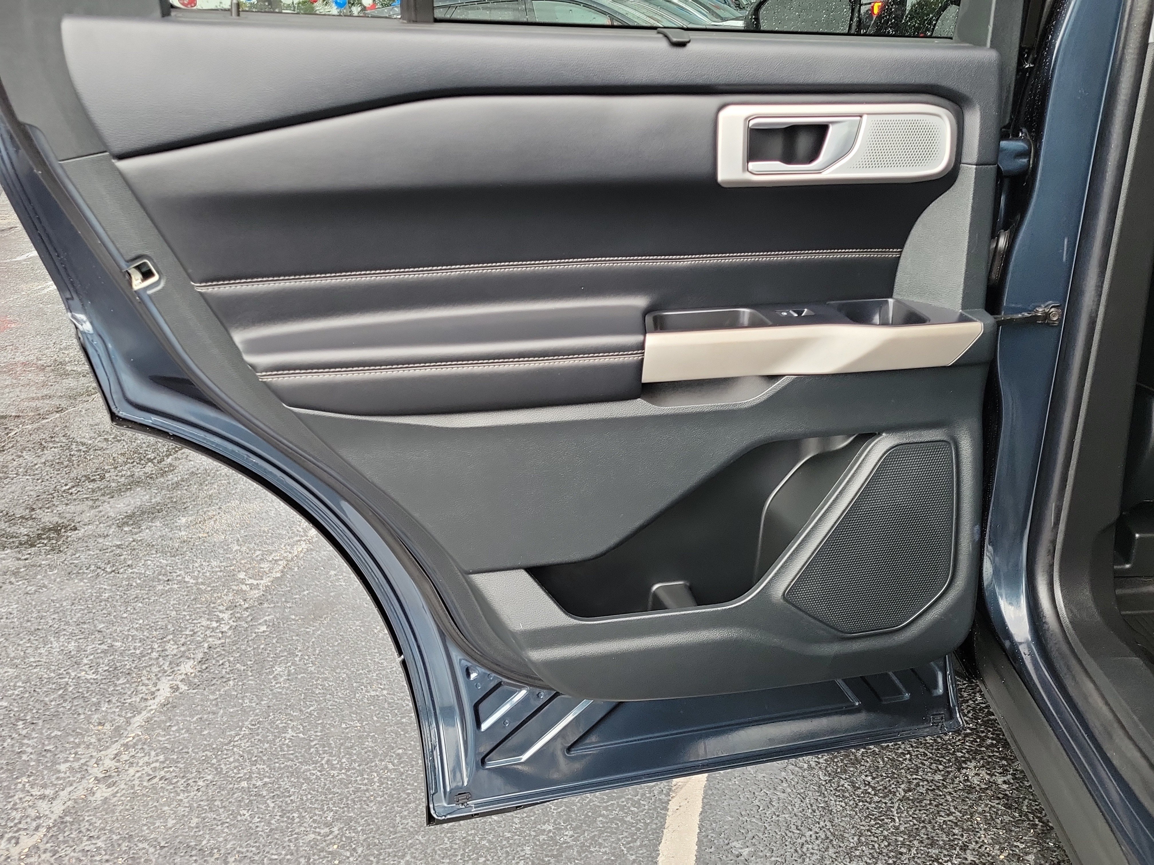 Certified 2023 Ford Explorer Limited w/ Limited Technology Package RWD image 11