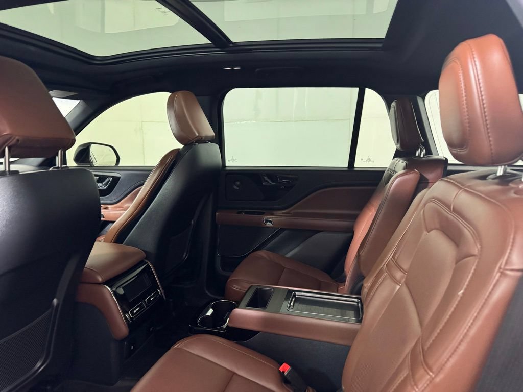 Certified 2025 Lincoln Aviator Reserve w/ Jet Appearance Package AWD/4WD image 30