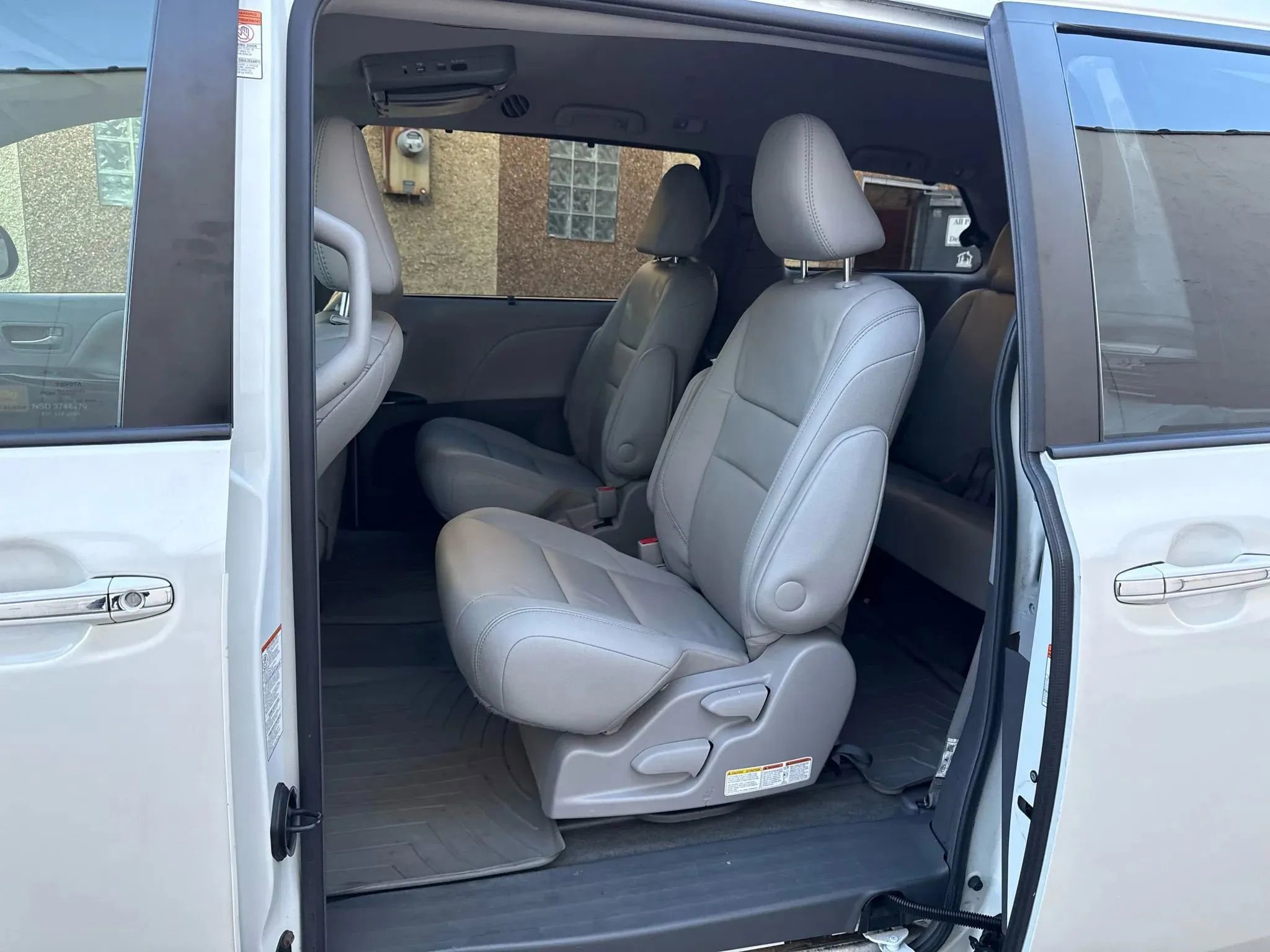 Used 2017 Toyota Sienna XLE w/ XLE Navigation Package AWD/4WD image 28