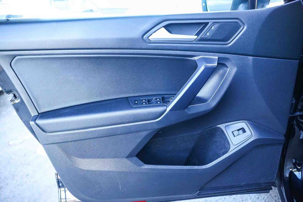 Used 2021 Volkswagen Tiguan SEL image 28