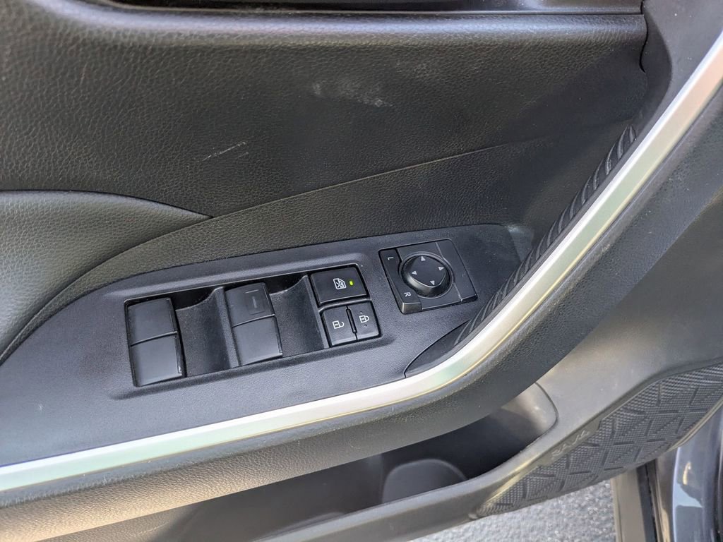 Used 2024 Toyota RAV4 LE image 22