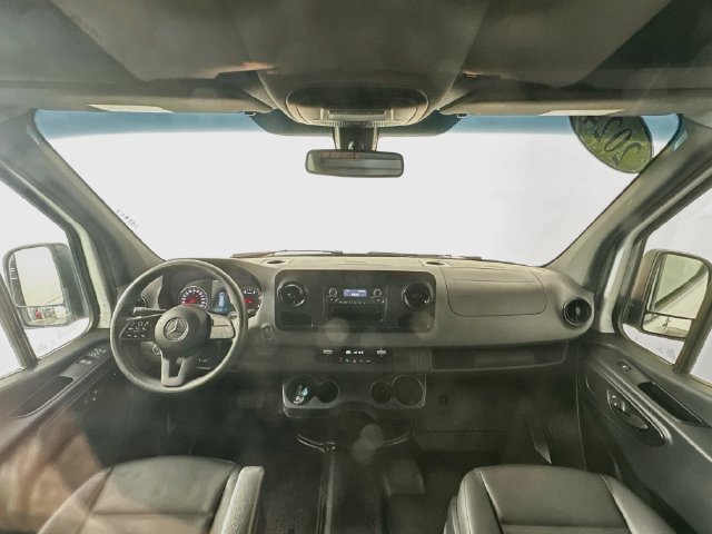 Used 2024 Mercedes-Benz Sprinter 2500 image 3