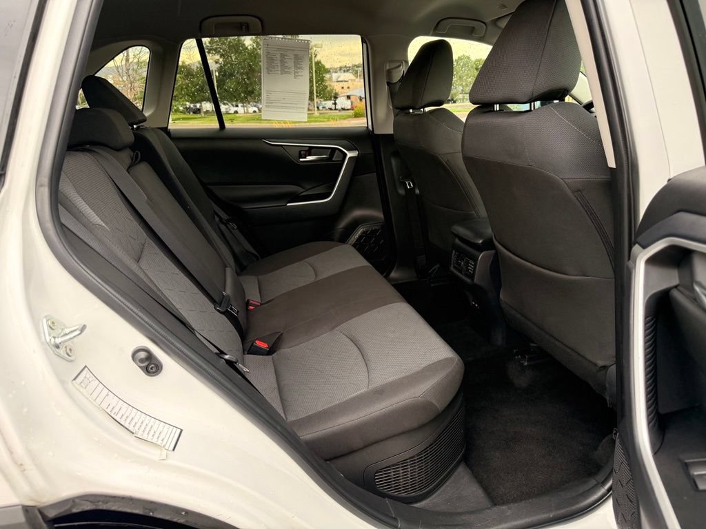 Used 2025 Toyota RAV4 XLE AWD/4WD image 30