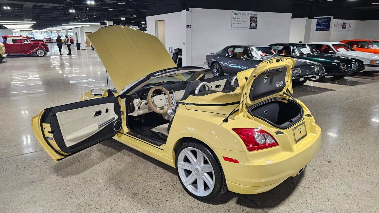 Used 2005 Chrysler Crossfire Limited image 9
