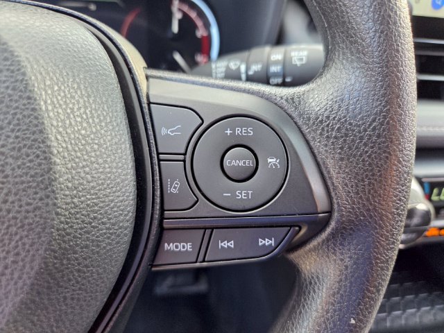 Used 2025 Toyota RAV4 XLE FWD image 33