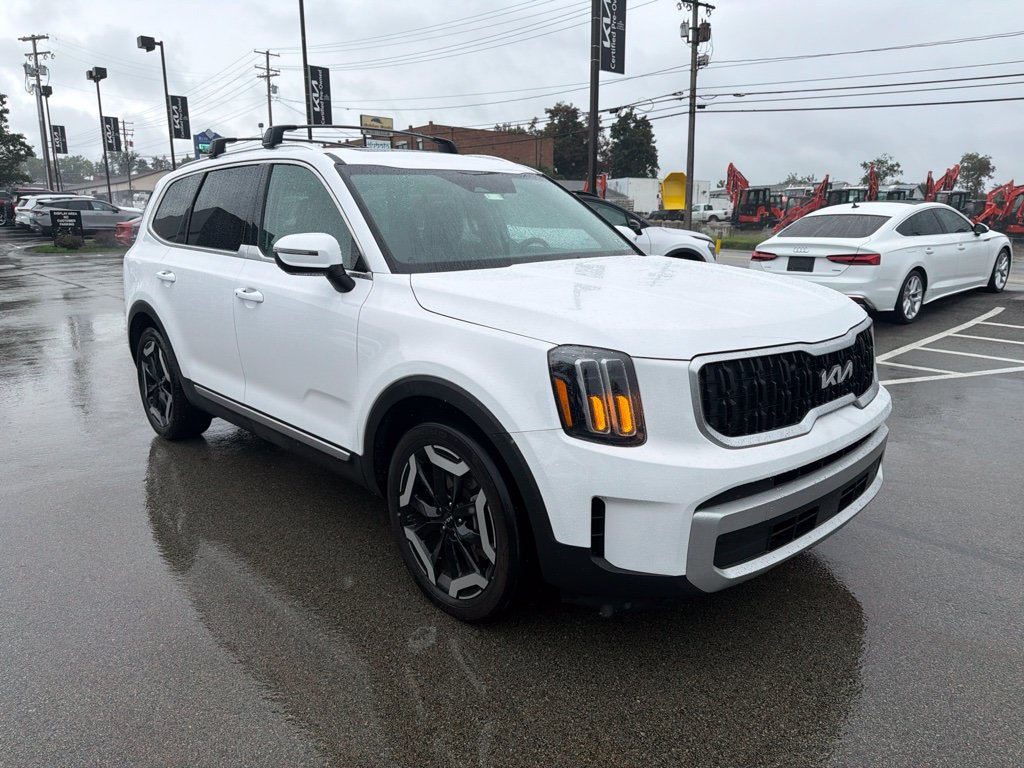 Certified 2024 Kia Telluride EX w/ EX Captain's Chair Package
