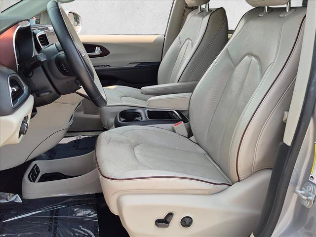 Used 2018 Chrysler Pacifica Limited w/ Advanced Safetytec Group FWD image 19