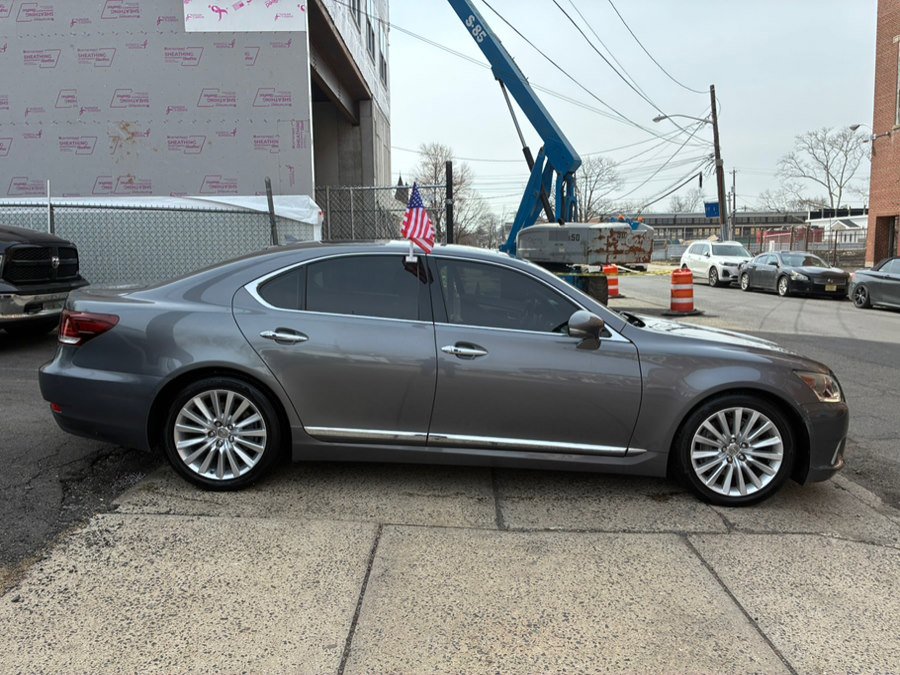 Used 2013 Lexus LS 460 AWD w/ Comfort Pkg image 9