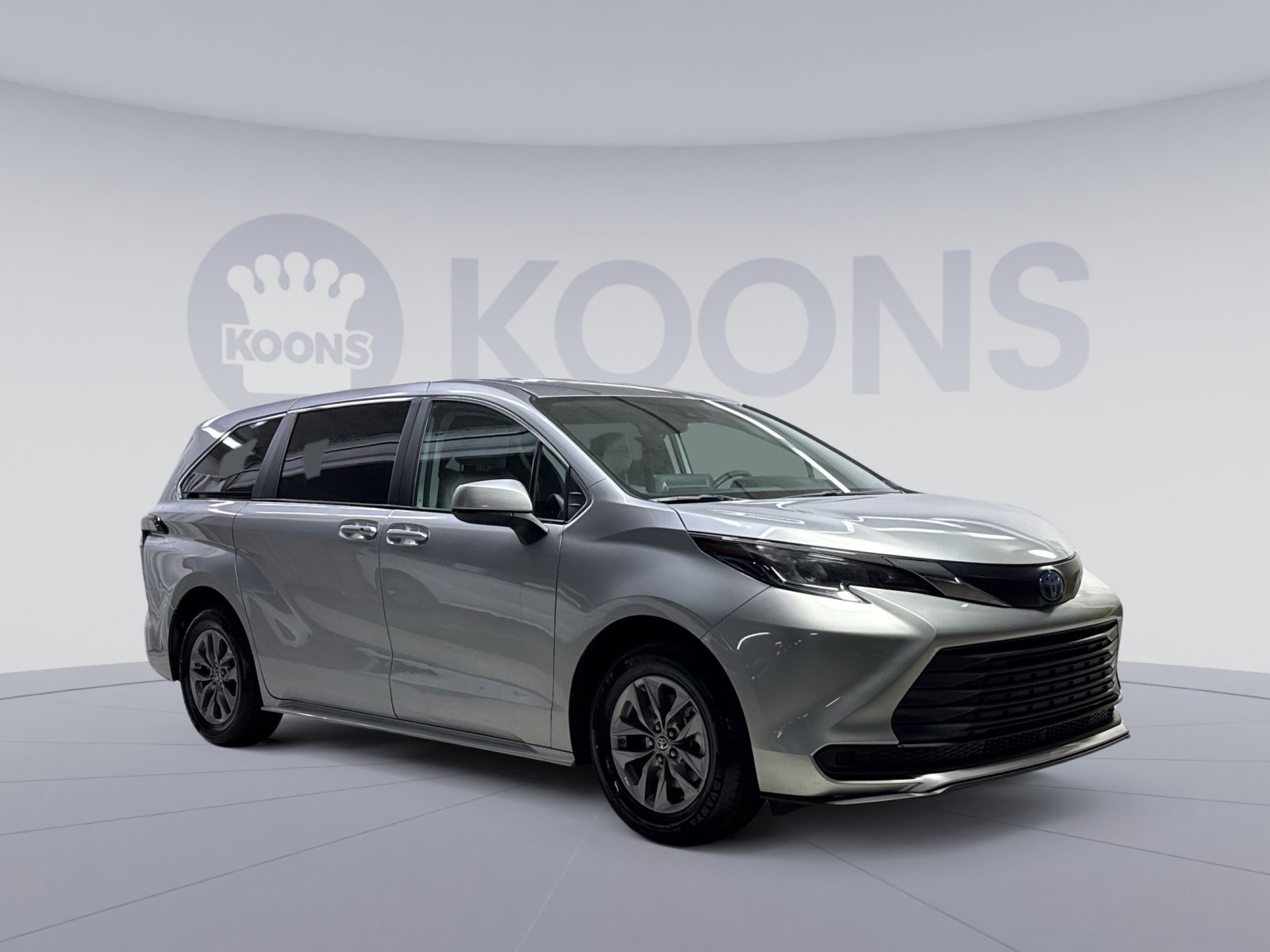 Used 2024 Toyota Sienna LE FWD image 22
