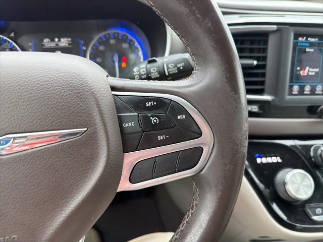 Used 2018 Chrysler Pacifica Touring-L image 42