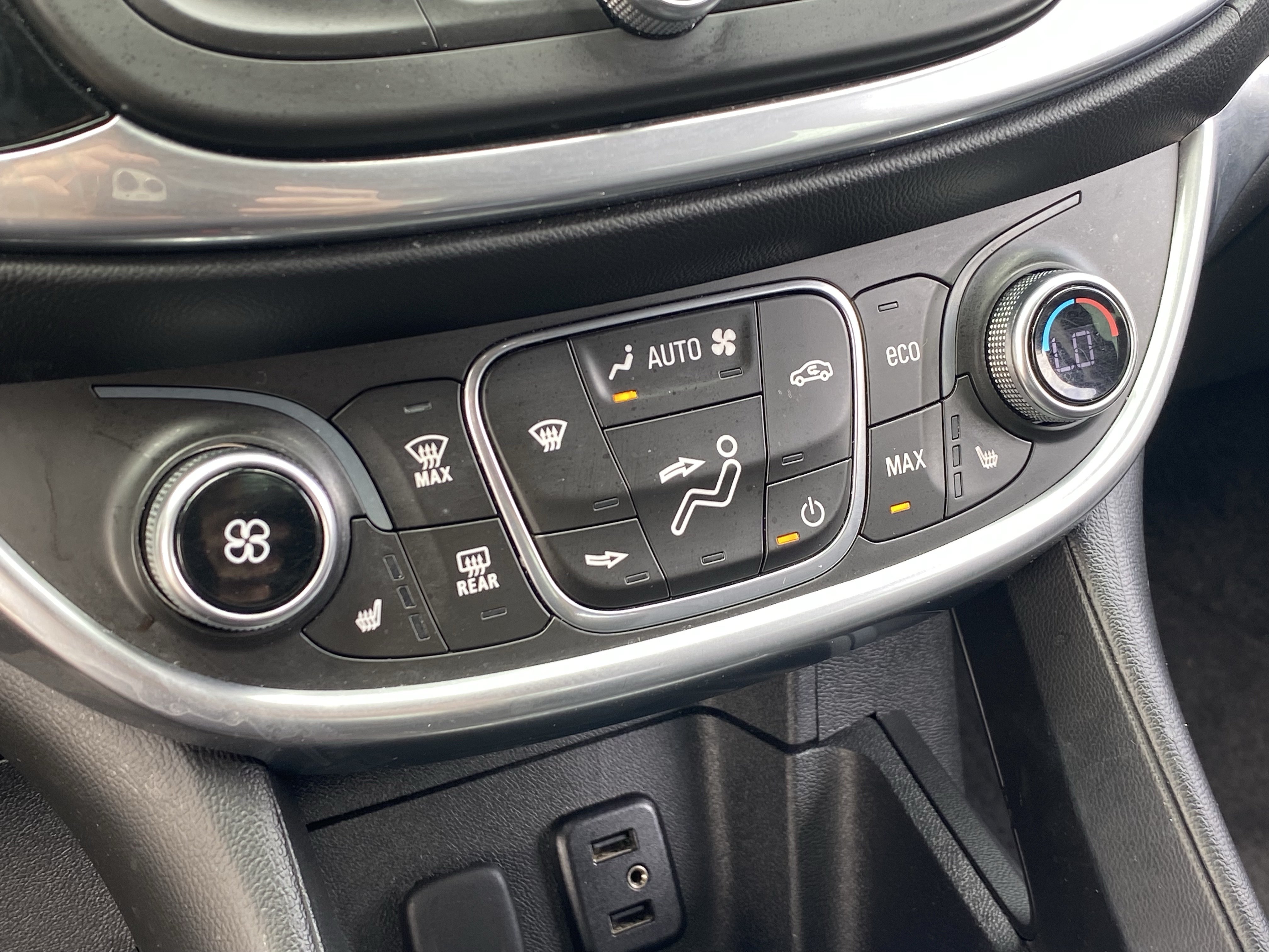 Used 2017 Chevrolet Volt Premier w/ Driver Confidence II Package FWD image 23