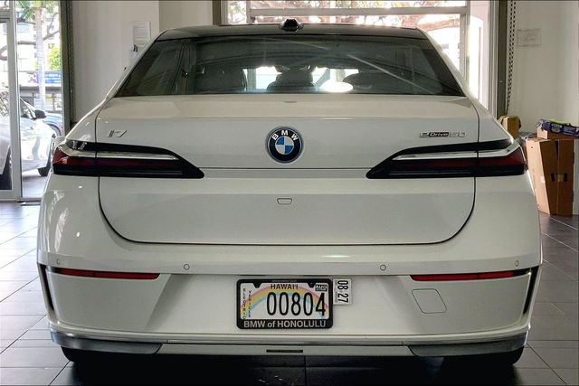 Used 2025 BMW i7 eDrive50 w/ Premium Package RWD image 4