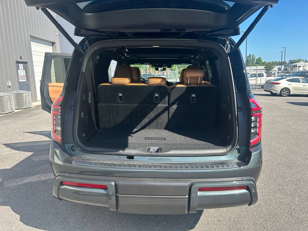 Used 2025 Nissan Armada Platinum Reserve AWD/4WD image 25