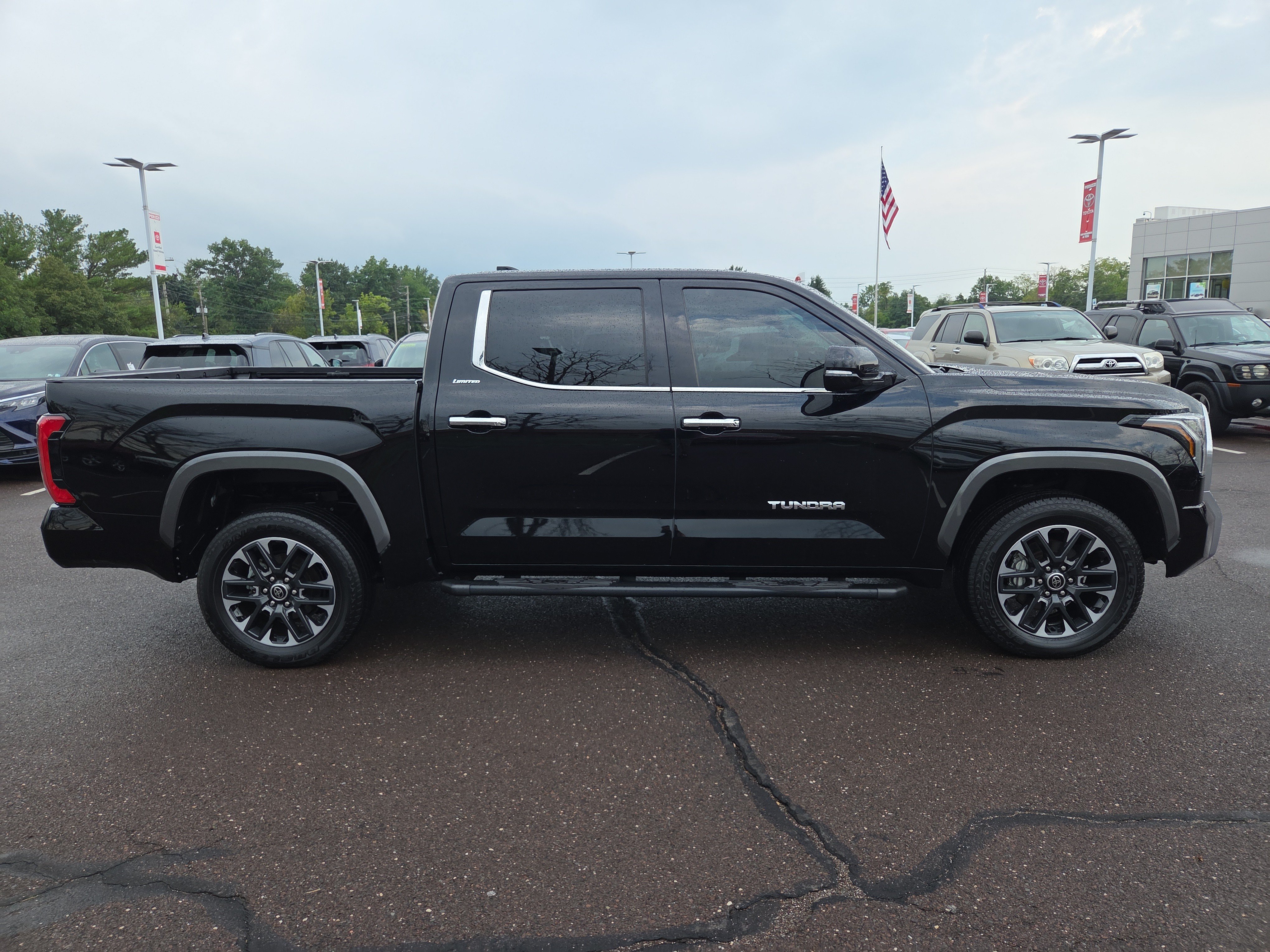Used 2023 Toyota Tundra Limited AWD/4WD image 2
