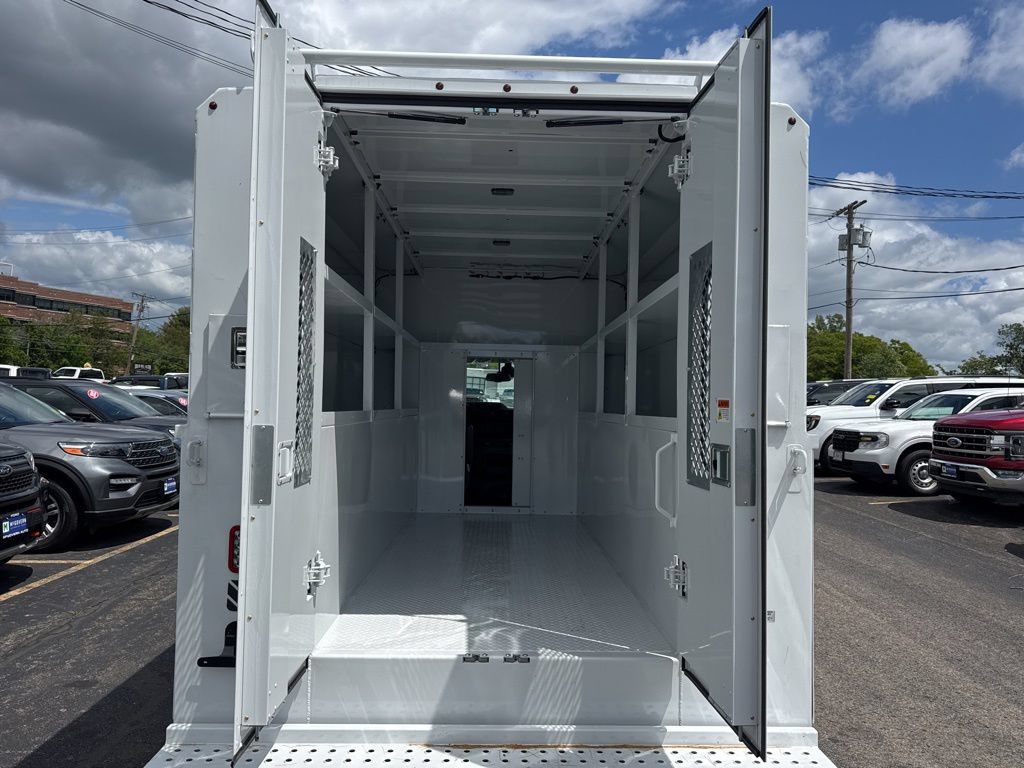 New 2027 Ford E-350 and Econoline 350 Super Duty w/ Power Equipment Group RWD image 7