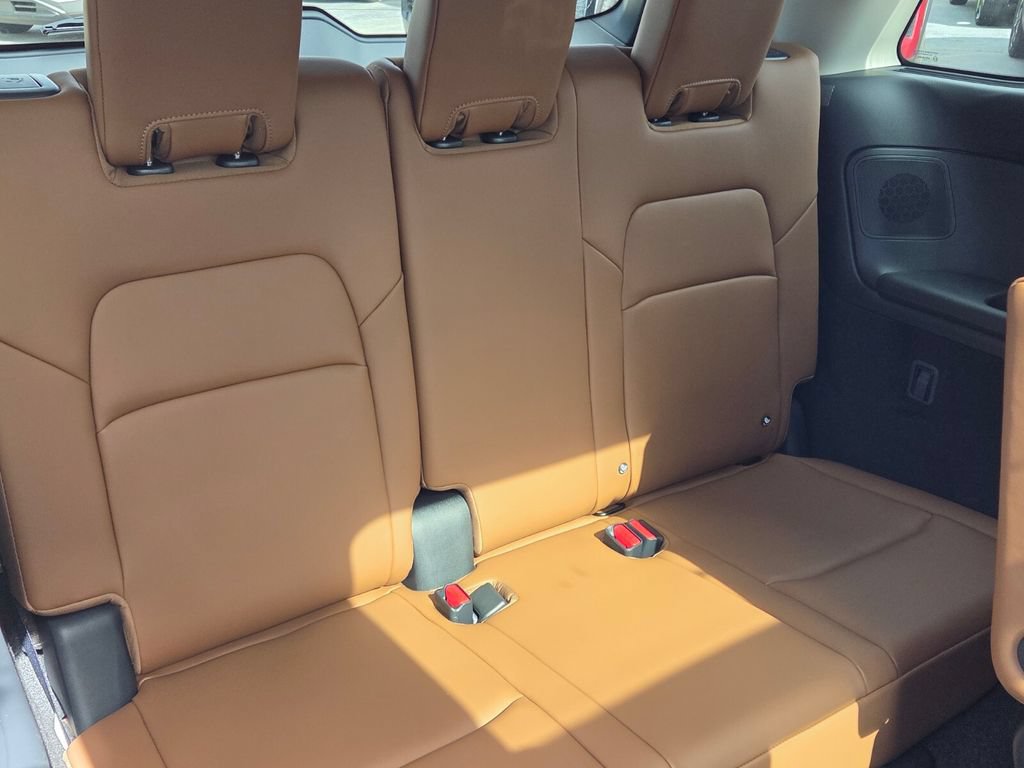 New 2026 Nissan Pathfinder Platinum FWD image 14