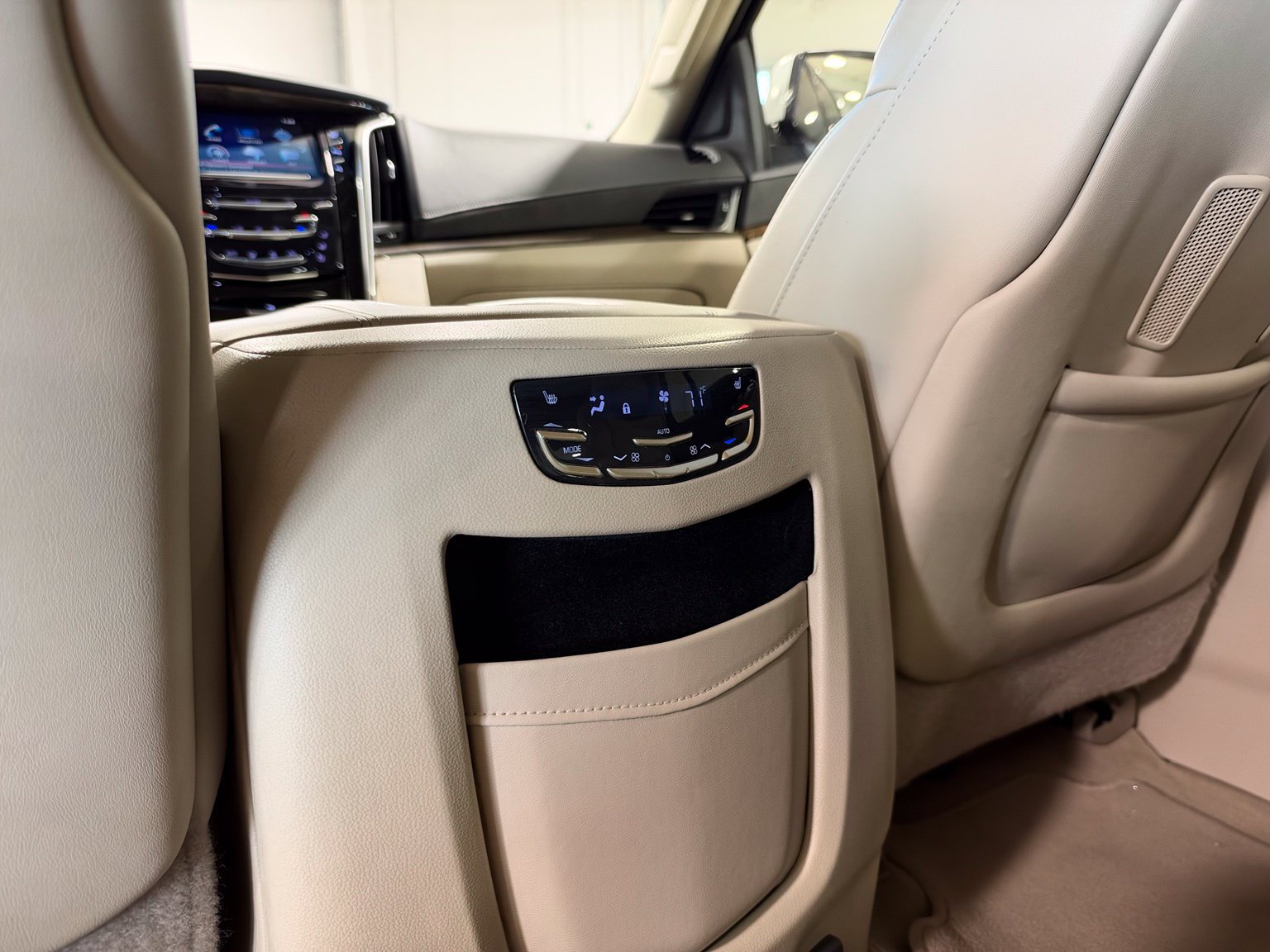 Used 2019 Cadillac Escalade 2WD image 34