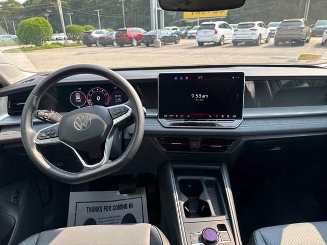 Used 2025 Volkswagen Tiguan SE AWD/4WD image 16